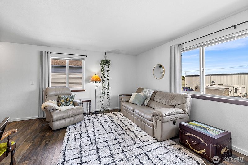 5th image of 903 27th Street #2