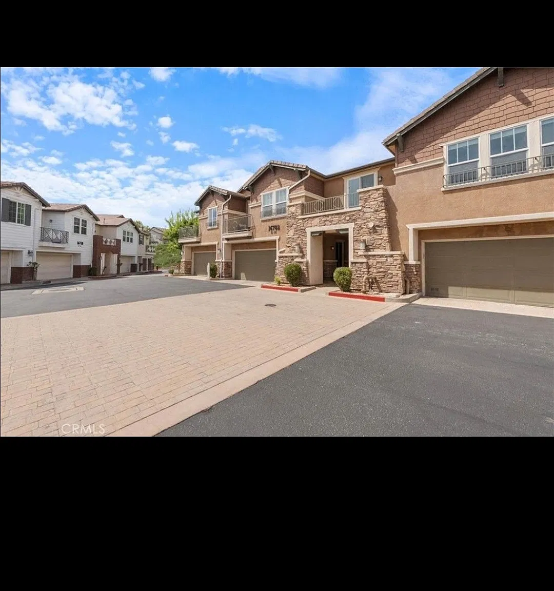 2 bed, 1061 sqft, $3,750 — Photo 2