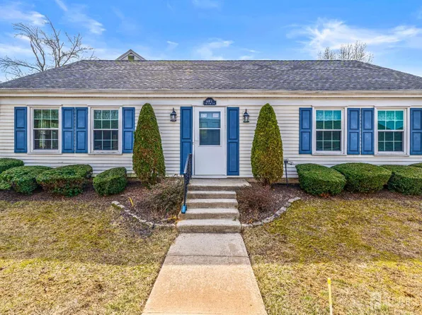 608 Winchester Ln #C, Monroe Township, NJ 08831