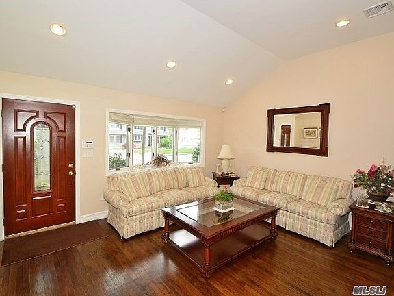 3rd image of 162 Jerusalem Ave