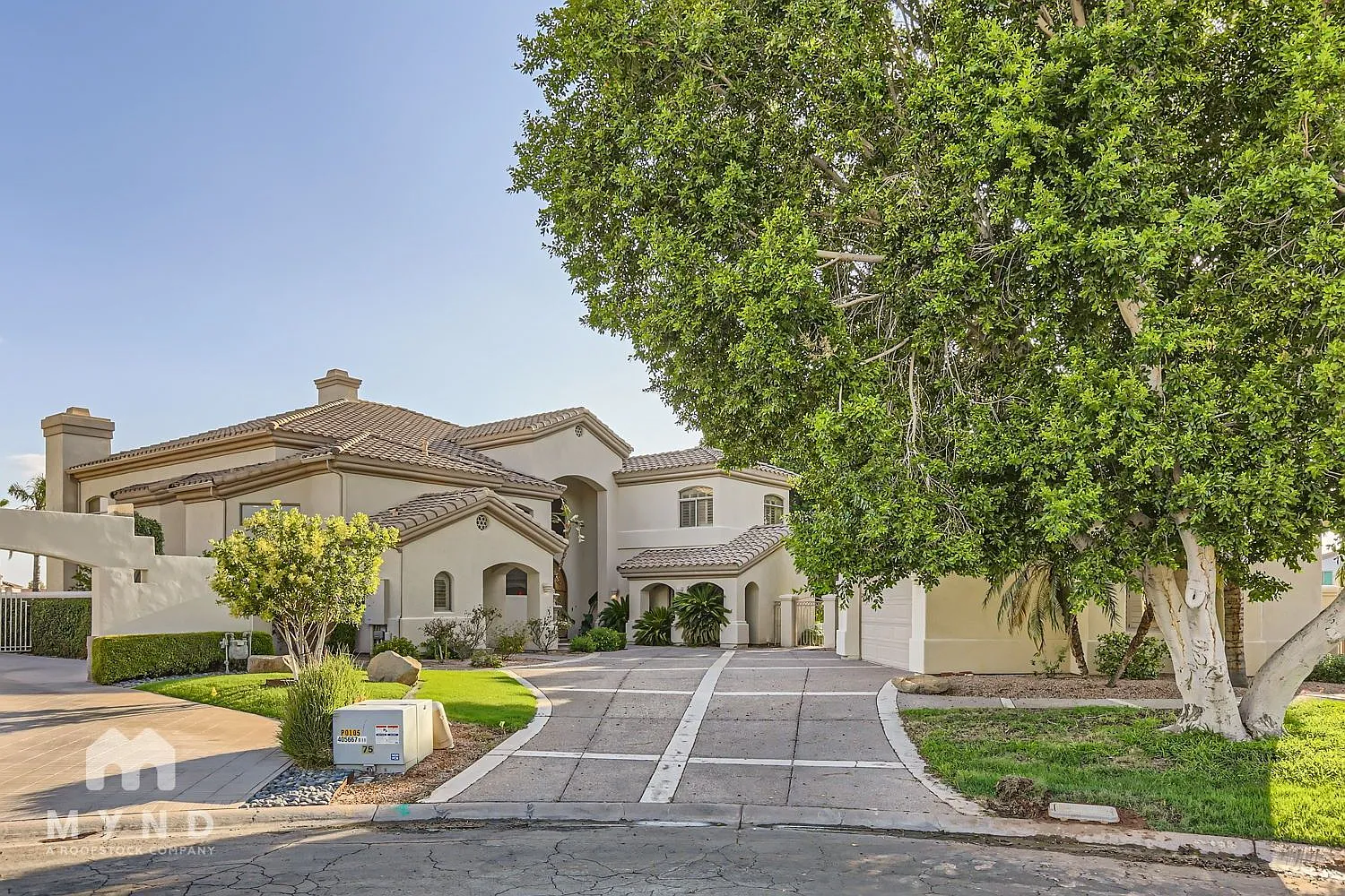 6 bed, 4.5 bath, 5137 sqft, $8,995 — Photo 4