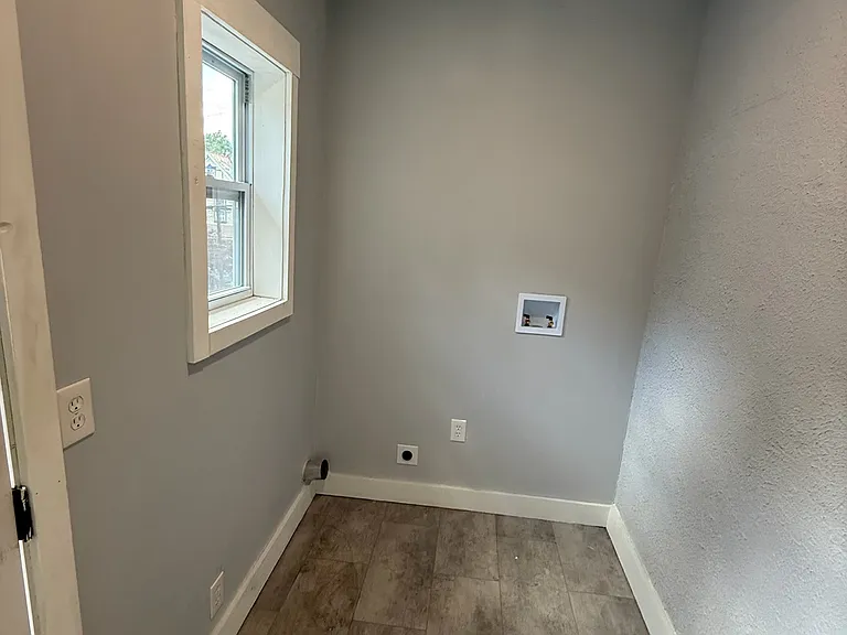 227 E Brady St #2 — Photo 6