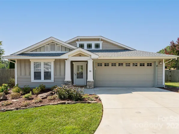 46 Sunview Cir, Arden, NC 28704