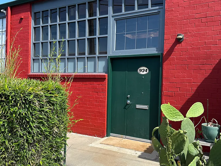 924 Grace Ave — Photo 1