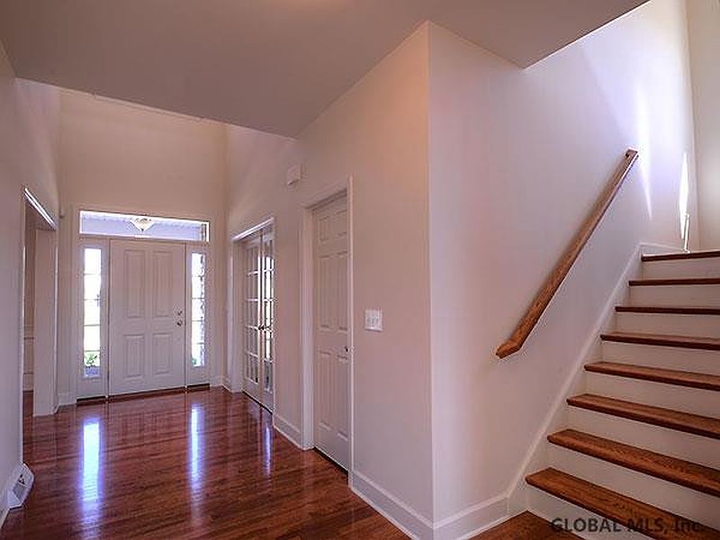 3rd image of 30 PRESTON Drive