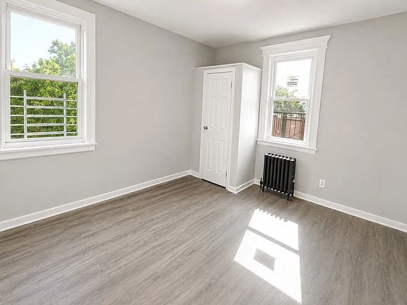 4th image of 231 Littleton Ave #12