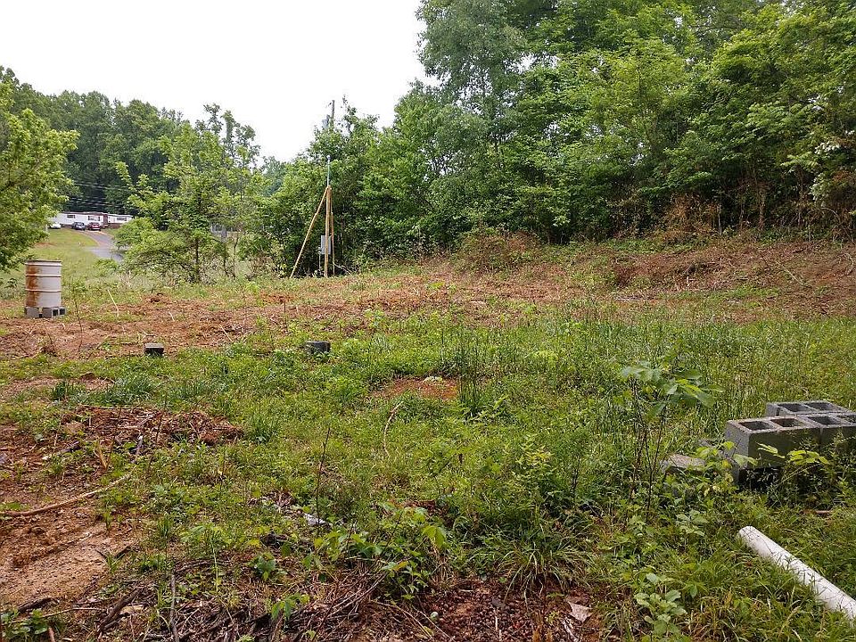 2nd image of 3022 Mayfield Dr