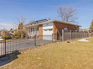 490 Queen Victoria Dr, Hamilton, ON L8W 1G9