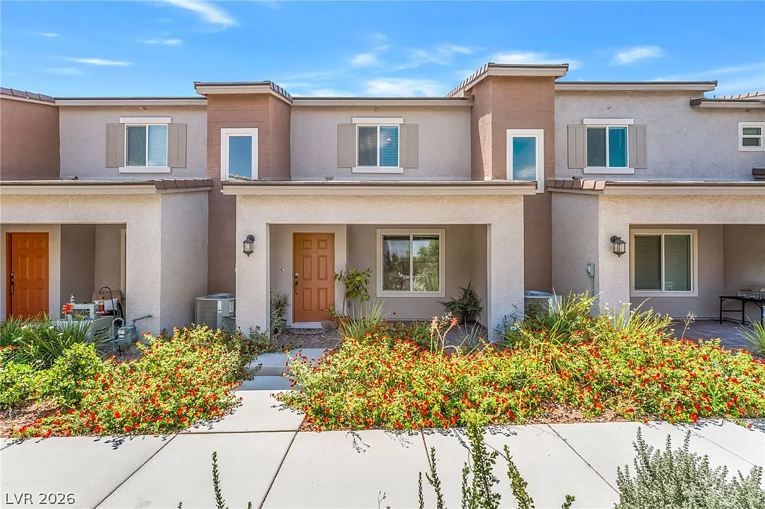 3 bed, 2.5 bath, 1275 sqft, $2,100 — Photo 1