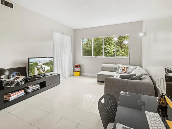 652 NE 63rd St APT 205, Miami, FL 33138