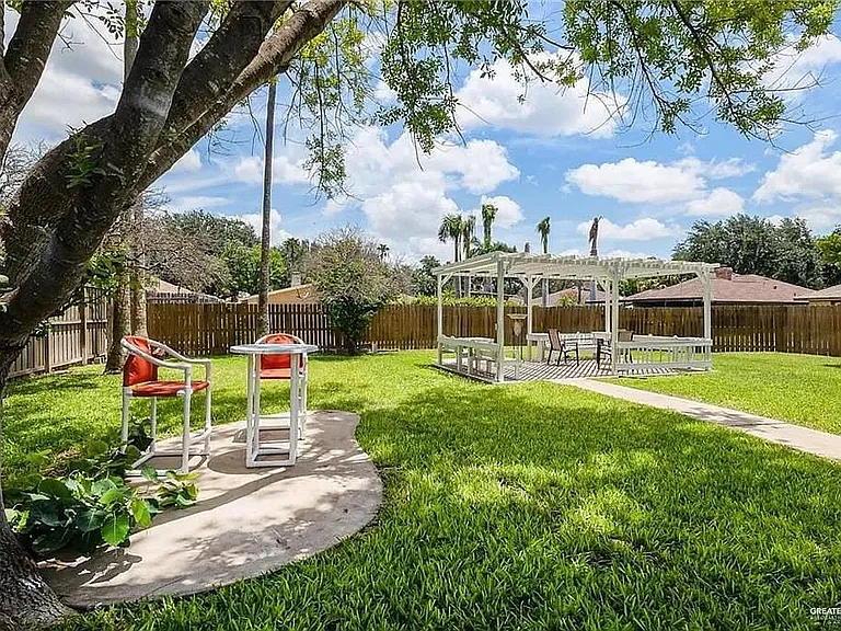 312 Xanthisma Ave — Photo 7