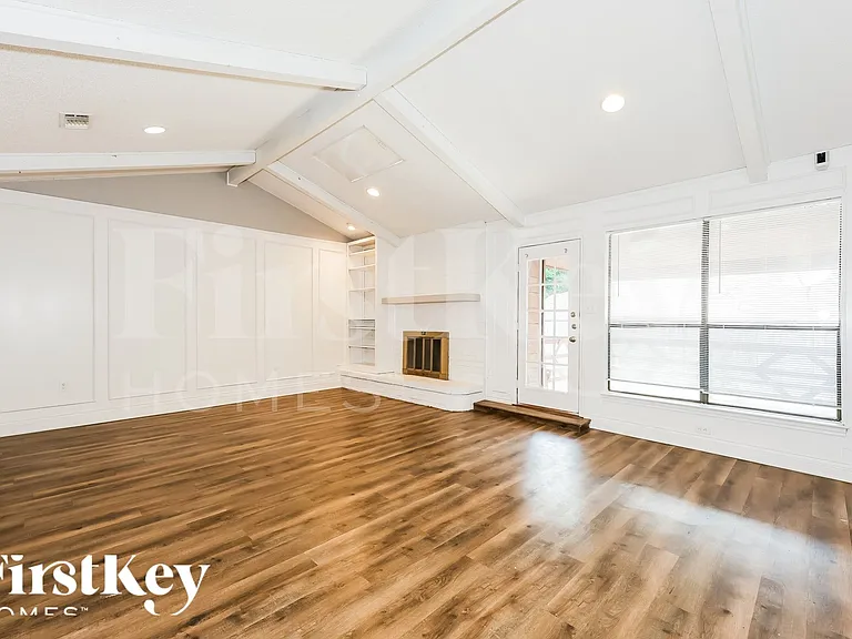3944 Misty Meadow Dr — Photo 3