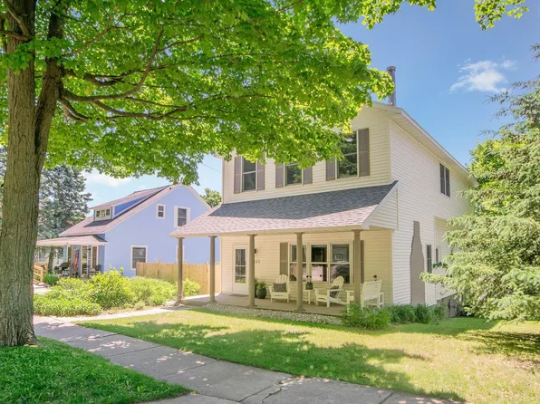 314 Leelanau Ave, Frankfort, MI 49635