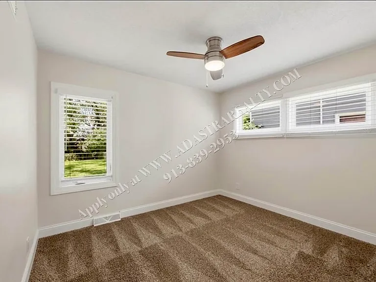 12718 W 92nd St — Photo 11