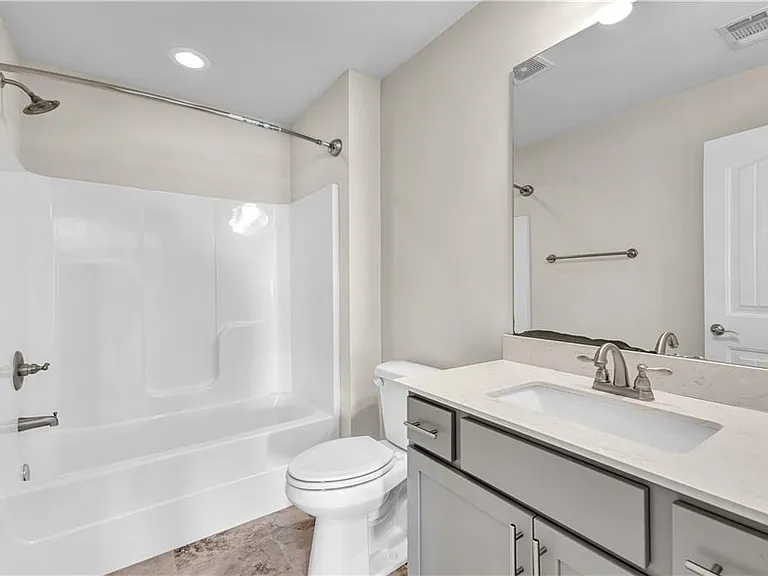 212 Blue Point Pkwy — Photo 36