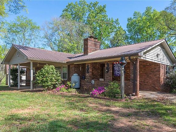 3rd image of 1336 Chinn Ln