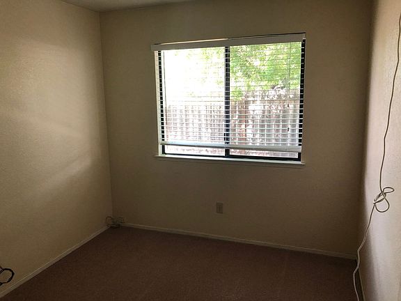 5th image of 700 Danehurst Ct