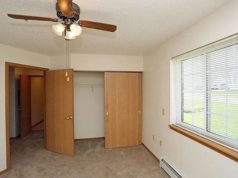 BAY MANOR APARTMENTS — Photo 24
