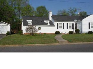216 N Marshall St, Graham, NC 27253