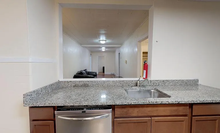 1408 E Genesee St — Photo 7