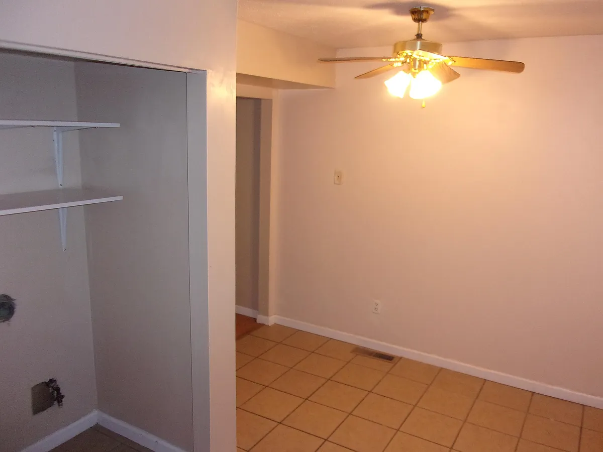 Building Photo - 471 Brentwood Ave #B471