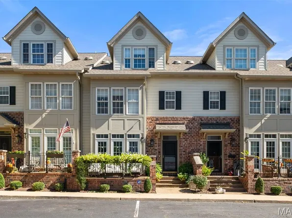 210 Pullman Pl, Saint Louis, MO 63122