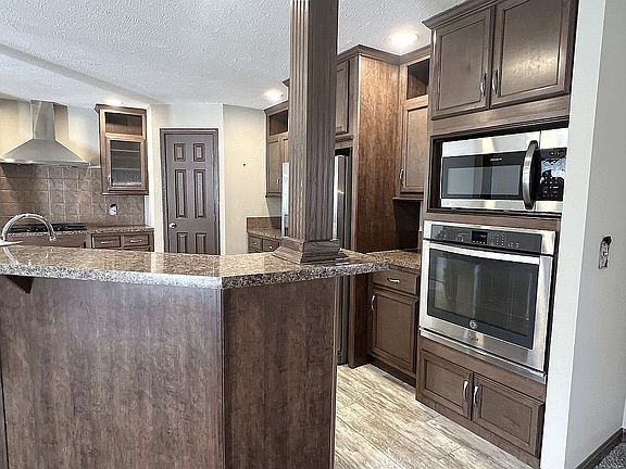 3rd image of 16214 Derby Cir