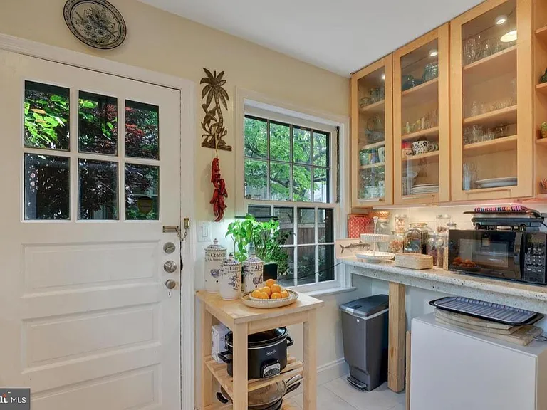 9504 Milstead Dr — Photo 16
