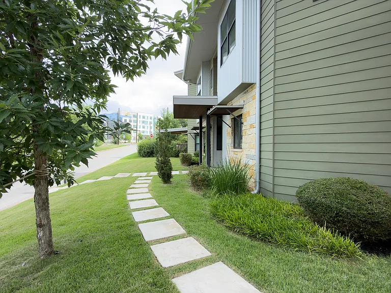 2117 Pershing Dr — Photo 41