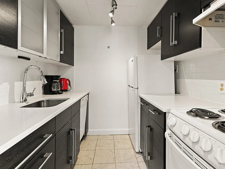 5 Grove St #7 — Photo 5