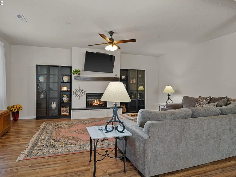7416 N 93rd Ave — Photo 3
