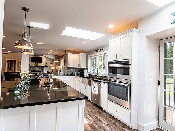 4th image of 347 Mirror Lake Dr