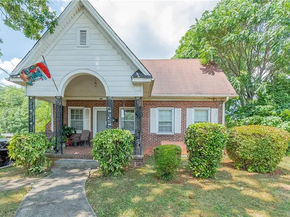 2330 Greenway Ave, Winston Salem, NC 27105