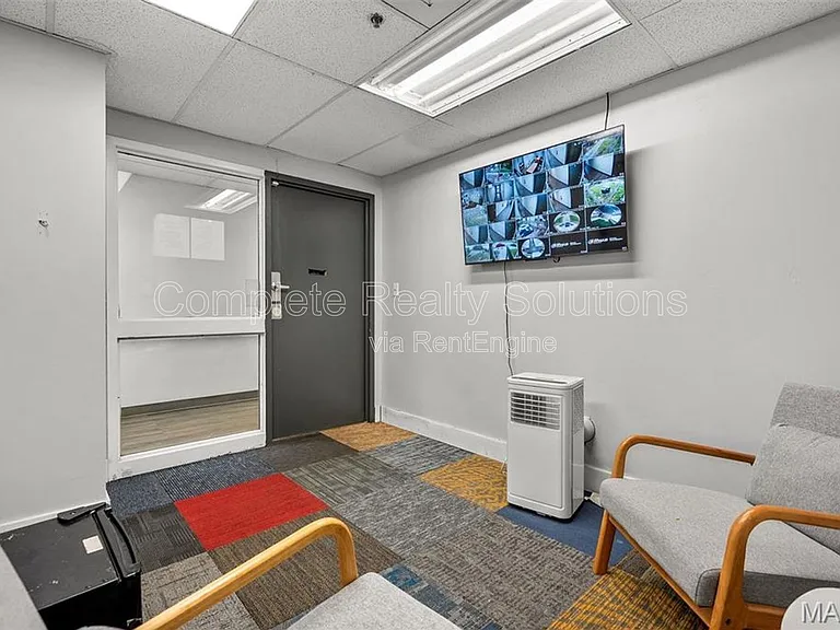 Riverview Apartments — Photo 24