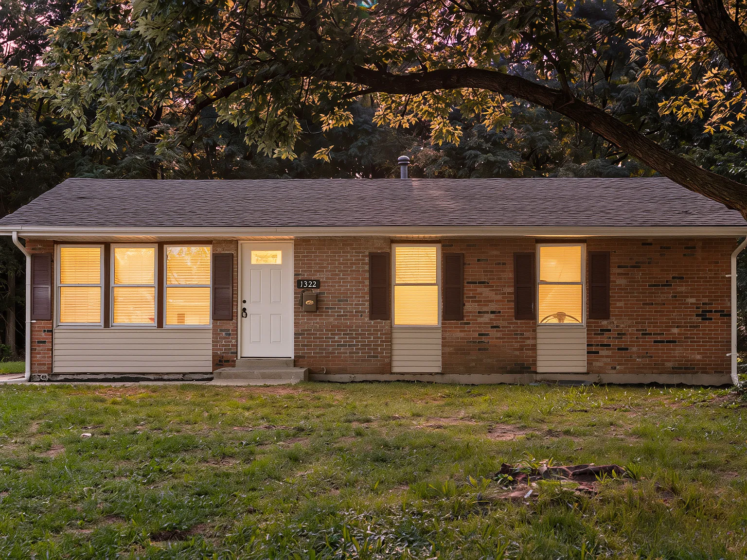 5 bed, 2000 sqft, $1,600 — Photo 1