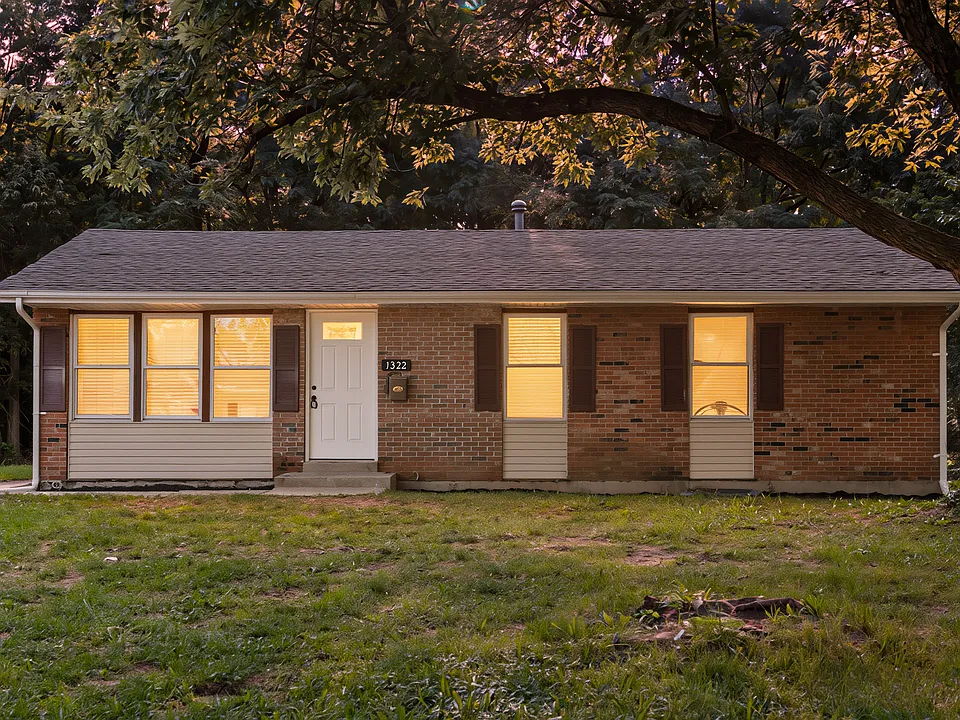 1322 Clement Ave