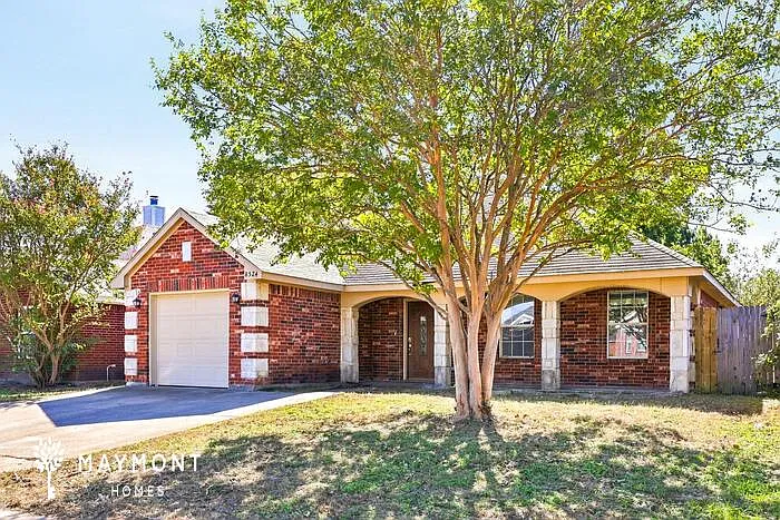3 bed, 2.0 bath, 1482 sqft, $1,634 — Photo 2