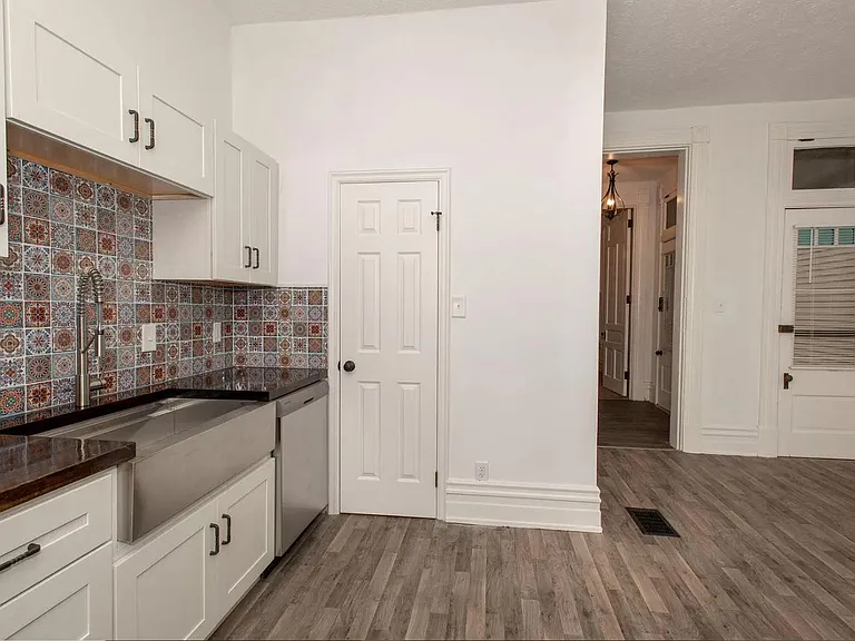 536 Lexington Ave #1 — Photo 6