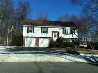 10 Oak Hollow Dr, Waterbury, CT 06708