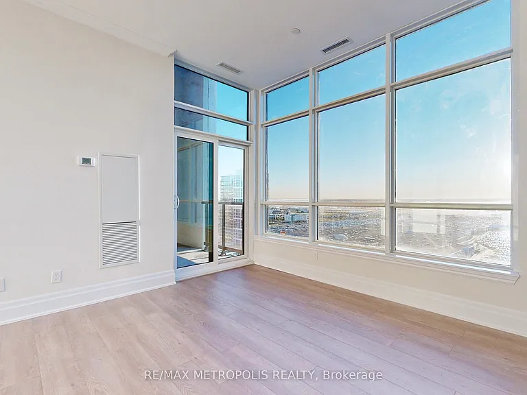 9075 Jane St #Penthouse 08 — Photo 13