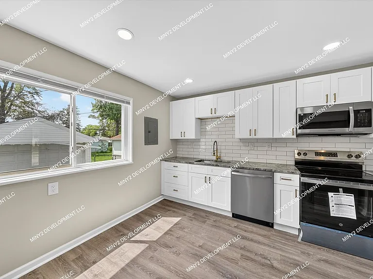 24273 Lauren Ave — Photo 9