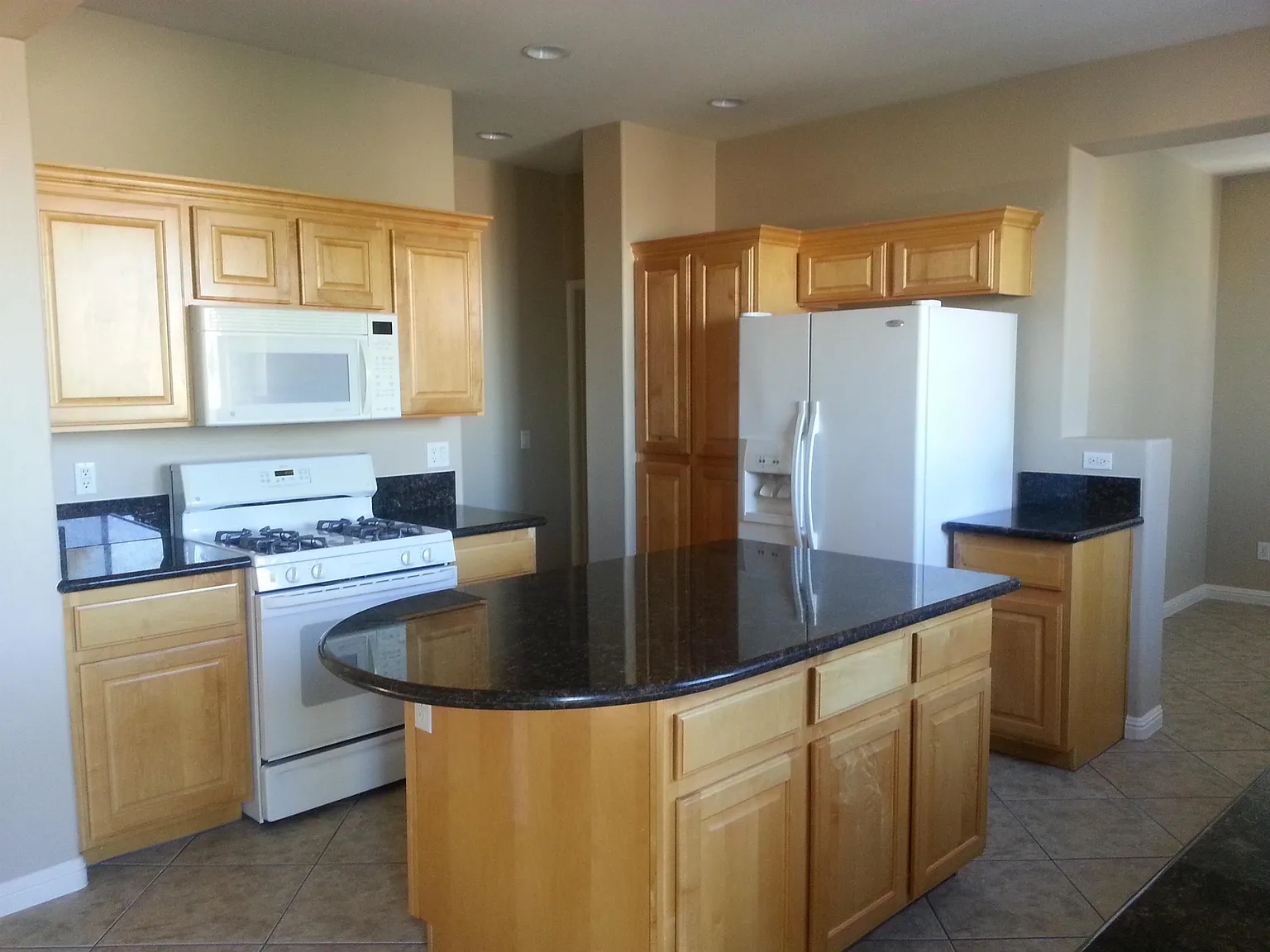 4 bed, 2618 sqft, $2,600 — Photo 2