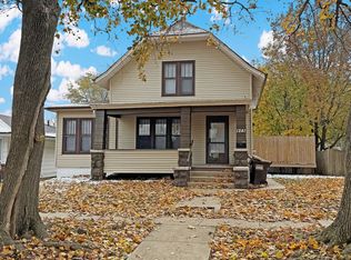 1241 W Pleasant St, Freeport, IL 61032