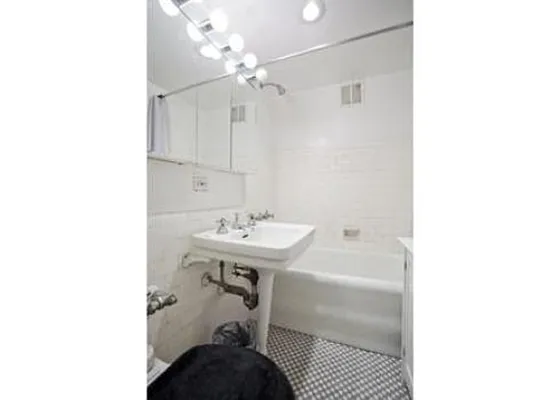 Rented by City Connections Realty | media 9