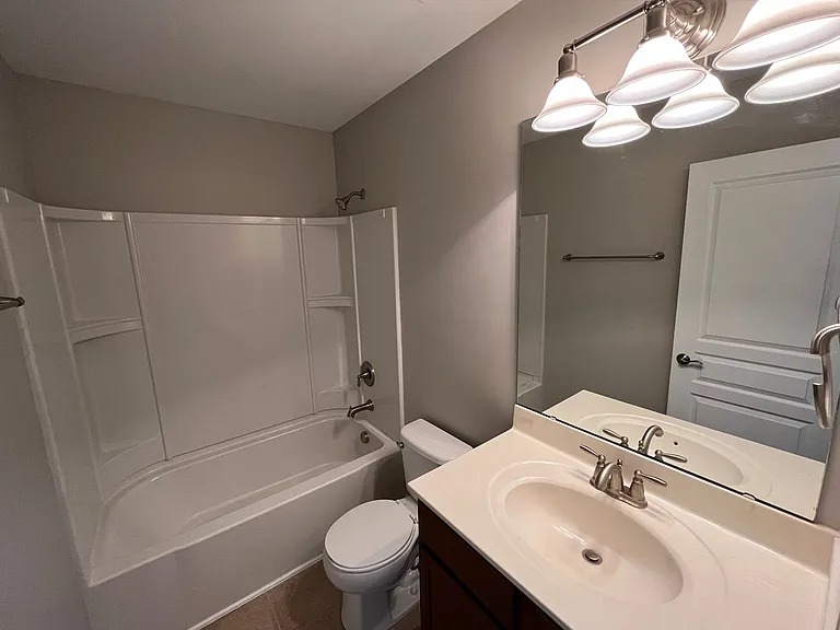 8206 Yaxley Hall Dr — Photo 19
