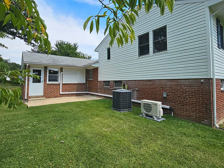 7606 Gresham St — Photo 34