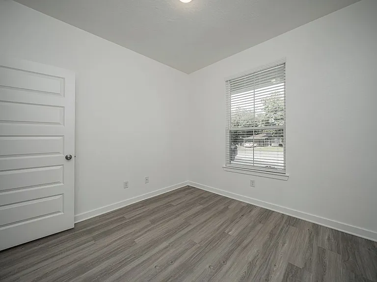 1608 W 5th St #1 — Photo 18