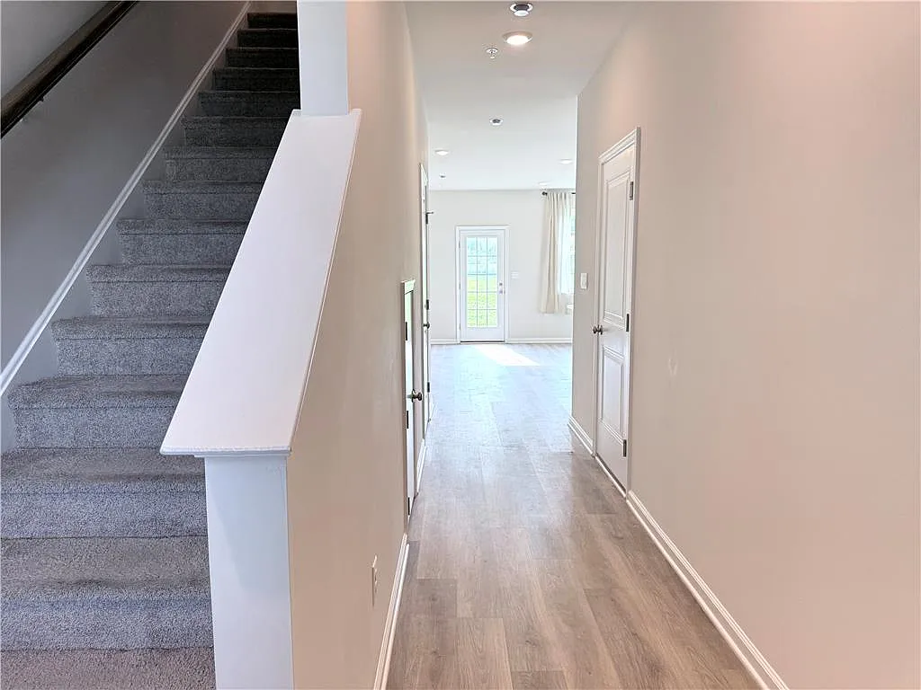 3 bed, 2.5 bath, 1500 sqft, $2,650 — Photo 4