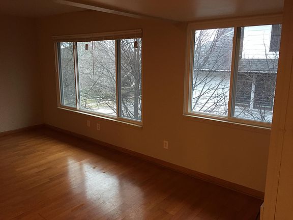 3rd image of 950 Ann St APT 303