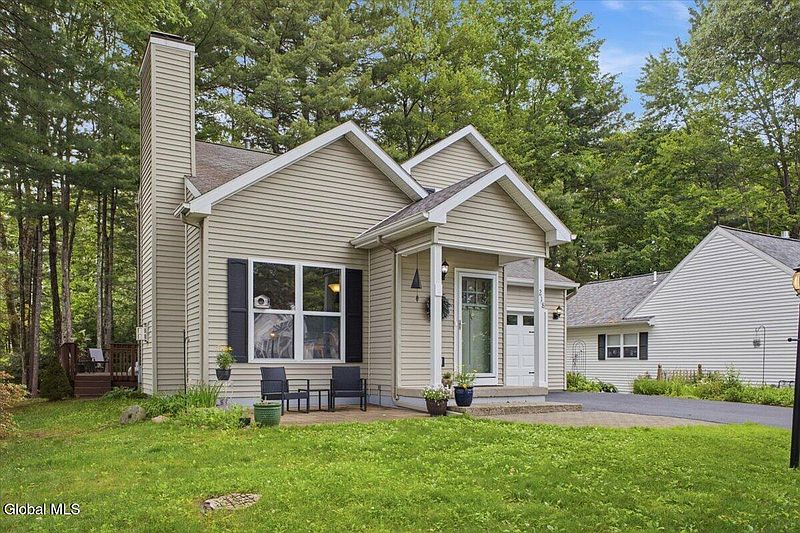3rd image of 218 Meadowlark Drive